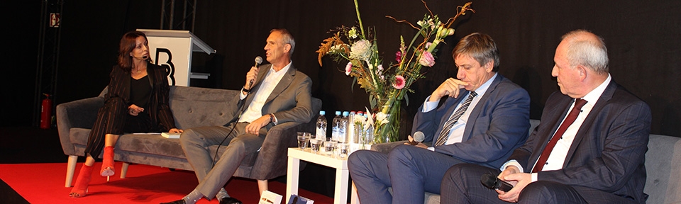 Voormalig Minister Jan Jambon, Directeur Coördinator Federale Politie, Jean-Claude Gunst en Danny Vandormael in debat op boekenbeurs.